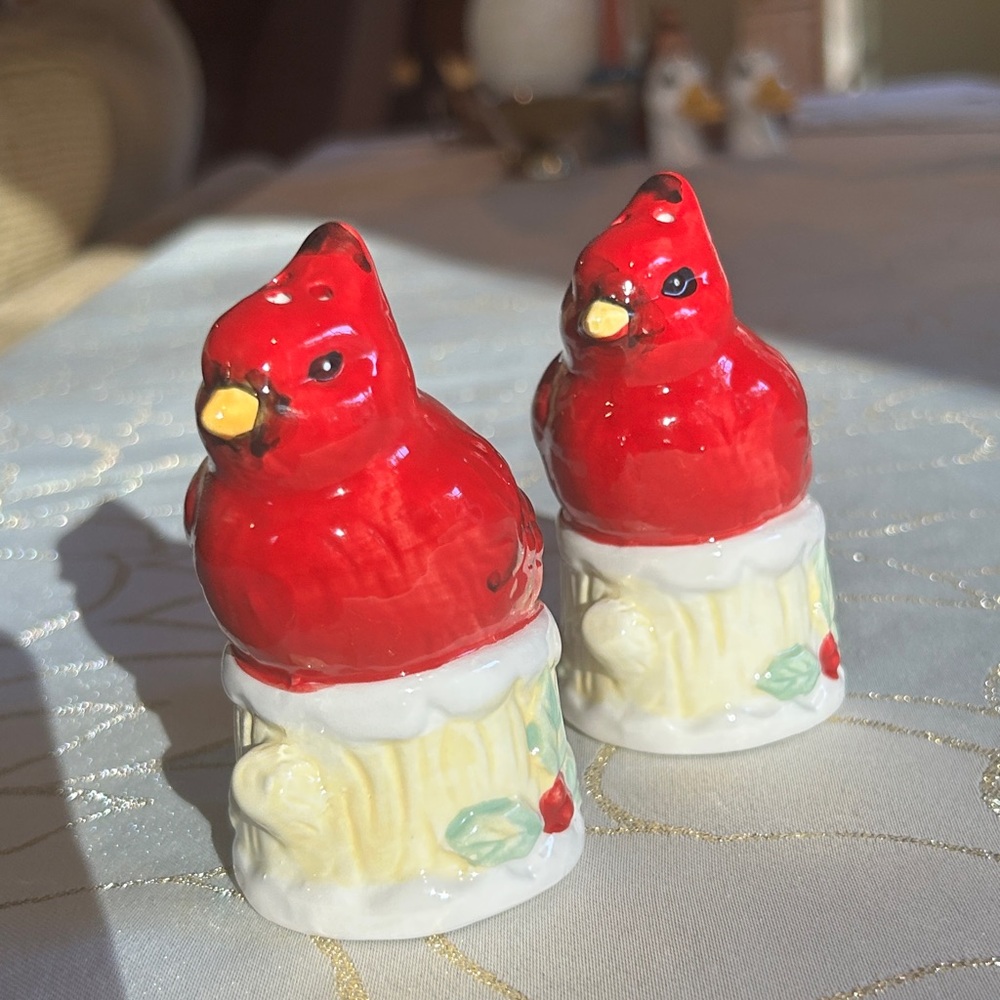 Red Cardinals Salt + Pepper Shaker Set New With Tags